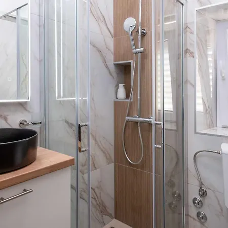 Fantasy - One Bedroom Apartment *